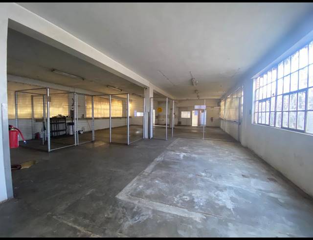 340M² WAREHOUSE TO LET IN NEWLANDS
